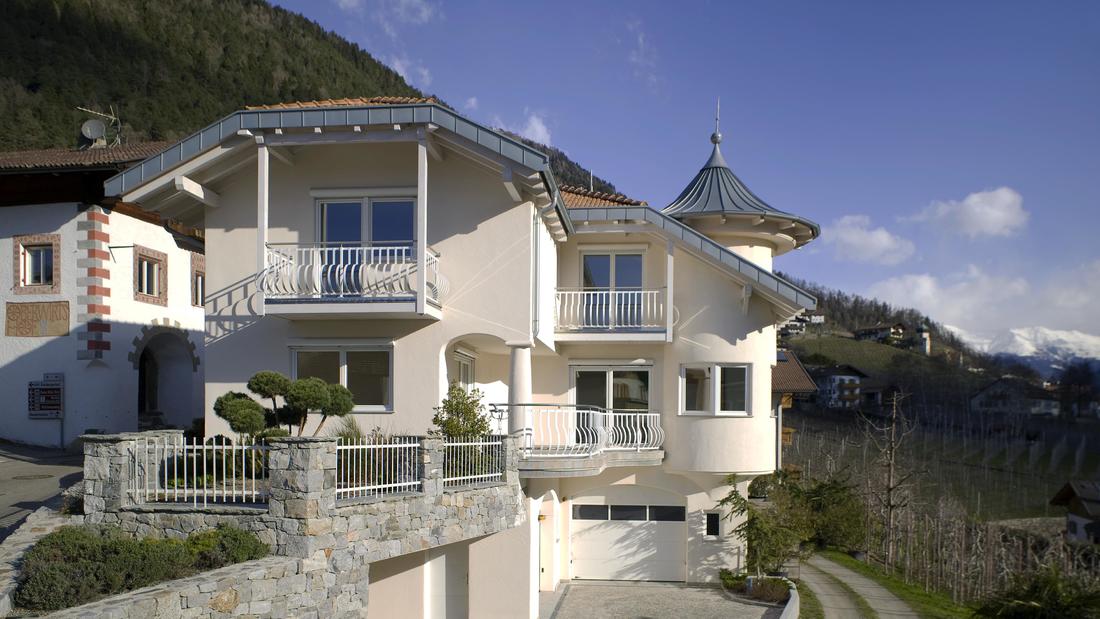 Villa L.
